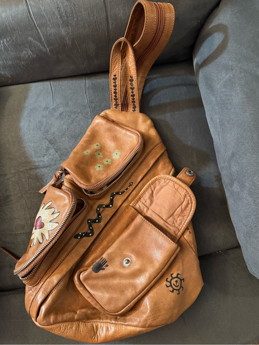 We The Free Limited Edition Sparrow
Convertible Sling Bag Hand
Painted Good Cond